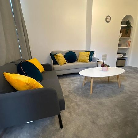 Tooting Lodge London - Cosy 2 Bedroom House With Garden, 5 Mins Walk To Tube Station ภายนอก รูปภาพ