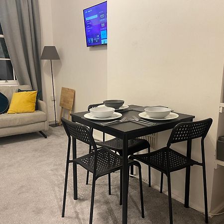 Tooting Lodge London - Cosy 2 Bedroom House With Garden, 5 Mins Walk To Tube Station ภายนอก รูปภาพ