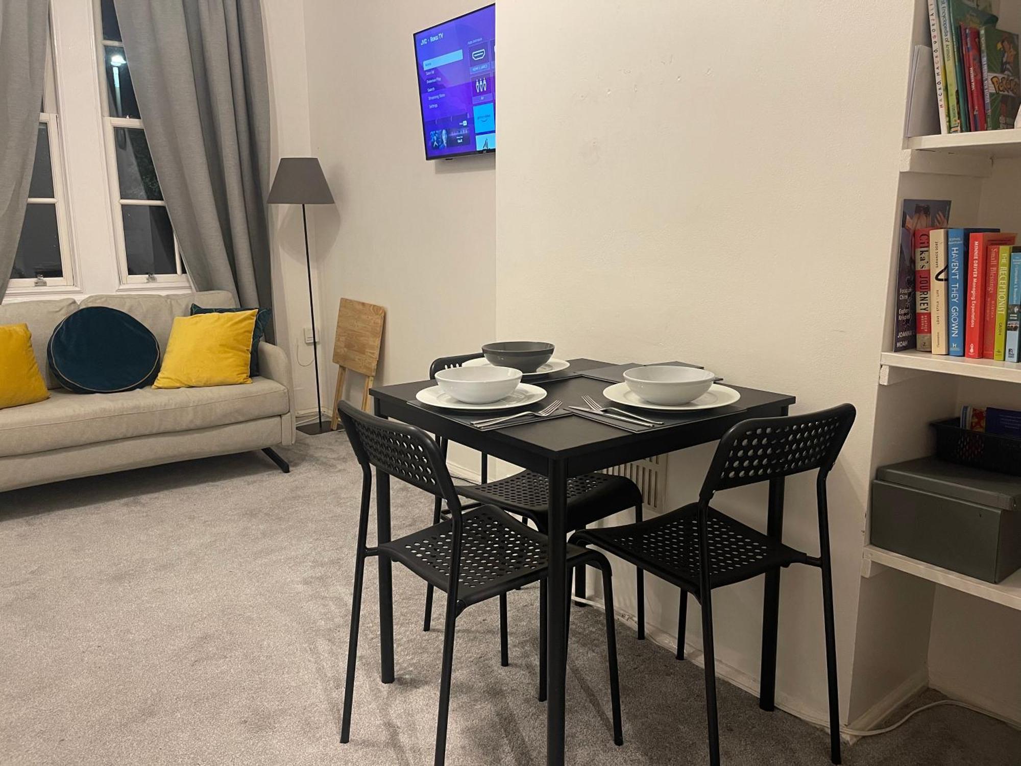 Tooting Lodge London - Cosy 2 Bedroom House With Garden, 5 Mins Walk To Tube Station ภายนอก รูปภาพ