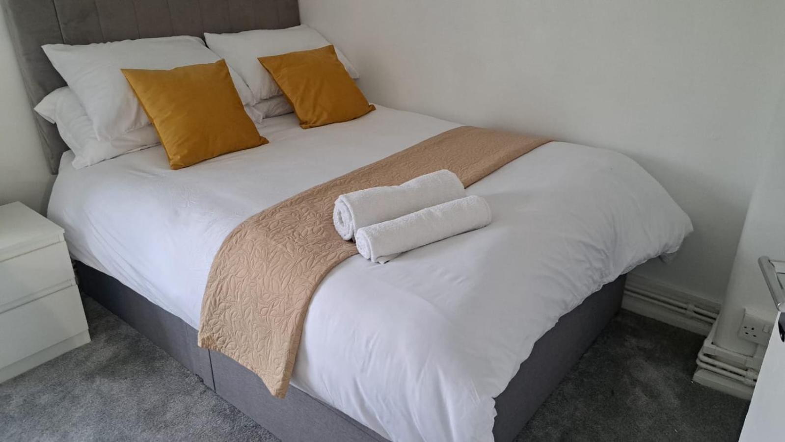 Tooting Lodge London - Cosy 2 Bedroom House With Garden, 5 Mins Walk To Tube Station ภายนอก รูปภาพ